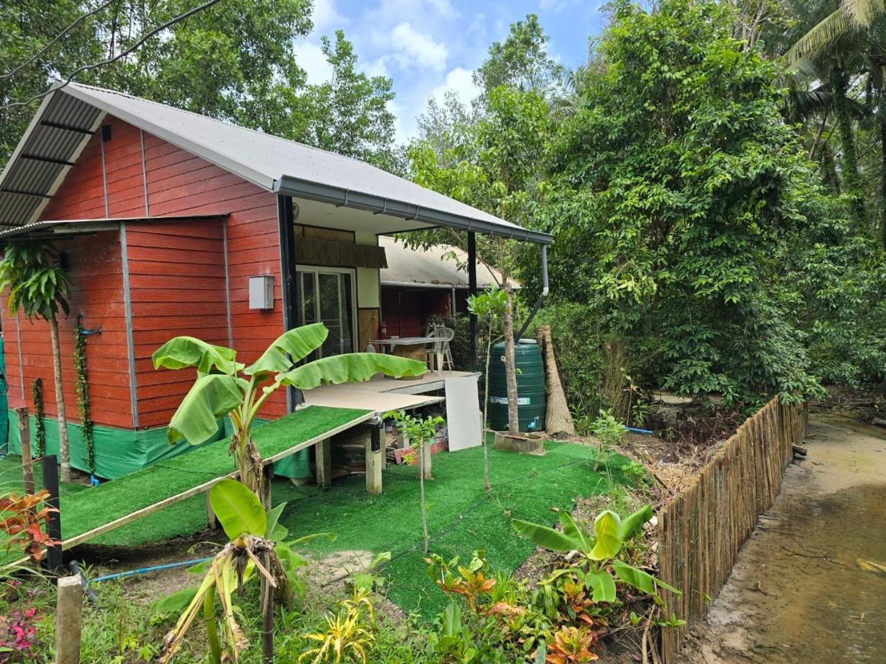 Pink Kangaroo Bungalows Ko Kut Exterior photo