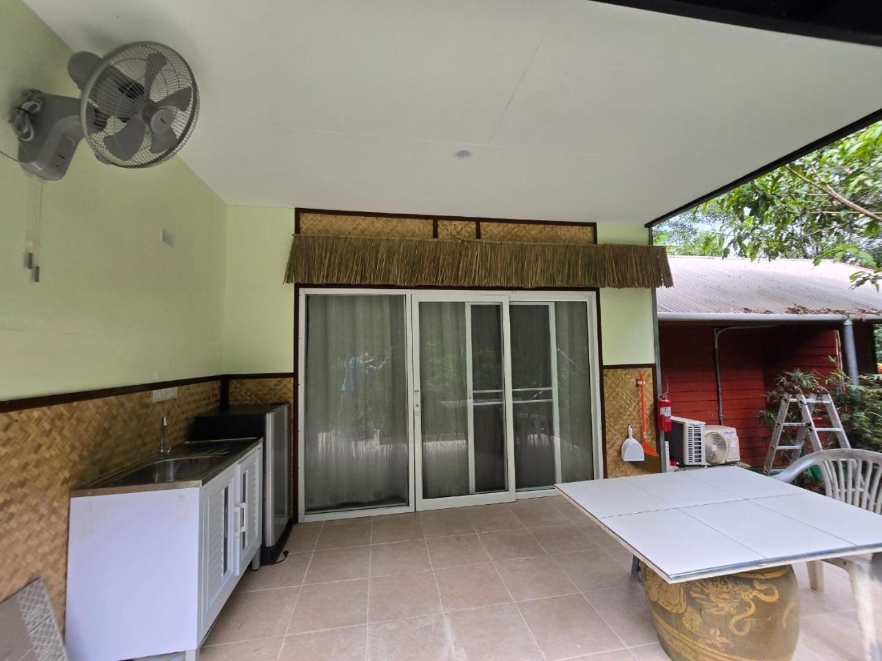 Pink Kangaroo Bungalows Ko Kut Exterior photo